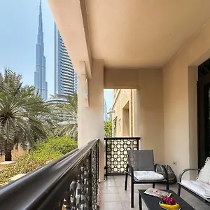 designer-apartment-w-burj-khalifa-view.sharjah-hotels.com/